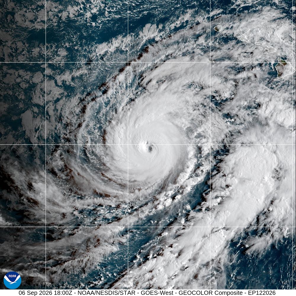 Hawaii’s western islands hit by fierce winds and heavy rain from Hurricane Lowell